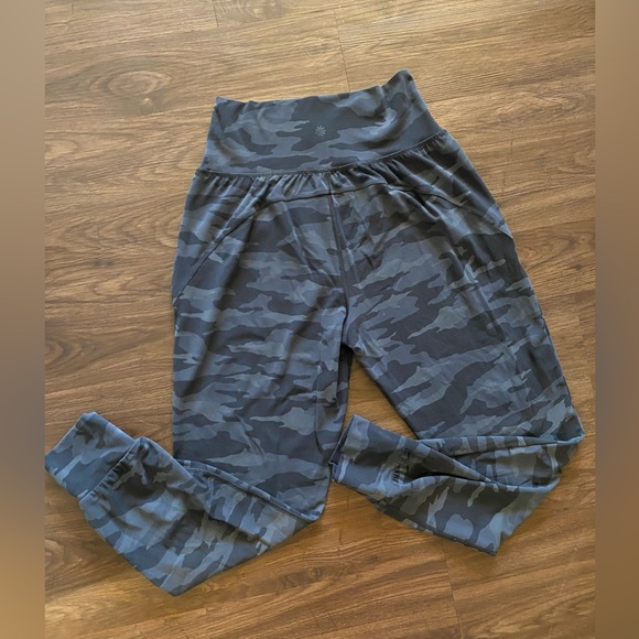 ATHLETA Salutation Camo Jogger Powervita Black Gray Women’s Size Small - Picture 4 of 10